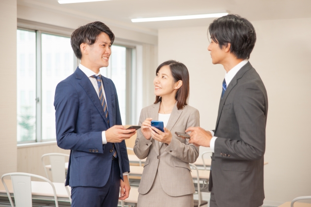 男女のビジネスパーソン